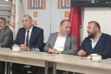 chp-istanbul-milletvekili-ozgur-karabat-ve-belediye-baskan-adayi-abdulhadi-akmugan-ziyareti-2