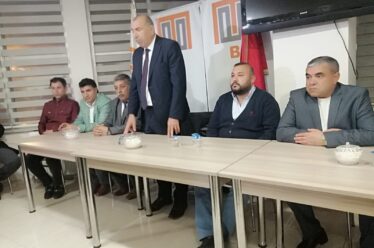 chp-istanbul-milletvekili-ozgur-karabat-ve-belediye-baskan-adayi-abdulhadi-akmugan-ziyareti-4